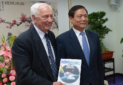 Kuno Ritschard and Mr Liu Qi in Beijing